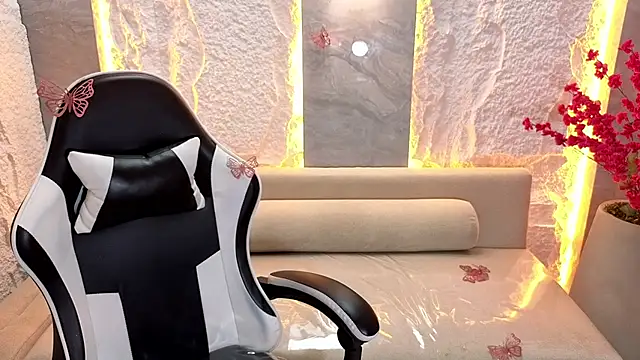 carla tp online show from 10-31-25, 01:12