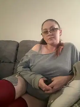 Snapshot of LadyRaven867 chatting on 09-30-25, 03:06 LadyRaven867 online show from 09-30-25, 03:06