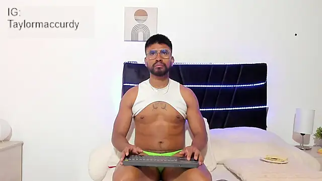 Taylormaccurdy  online show from 11-21-25, 02:49