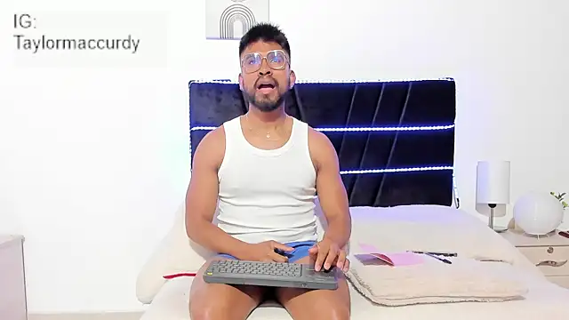 Snapshot of Taylormaccurdy_ chatting on 01-19-26, 03:27 Taylormaccurdy online show from 01-19-26, 03:27