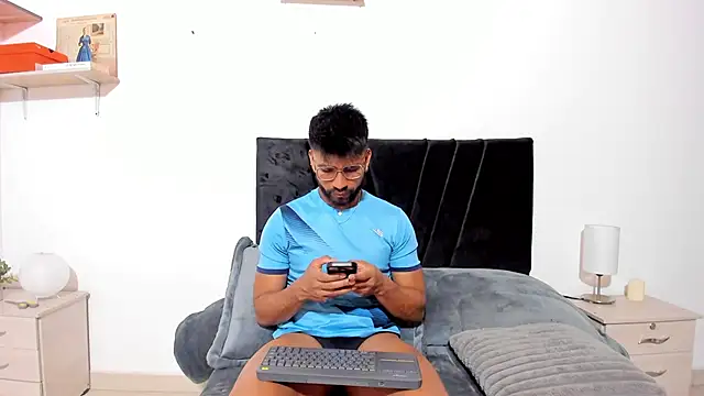 Snapshot of Taylormaccurdy_ chatting on 02-27-26, 04:51 Taylormaccurdy online show from 02-27-26, 04:51