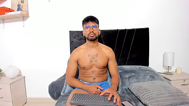 Snapshot of Taylormaccurdy_ chatting on 02-28-26, 03:46 Taylormaccurdy online show from 02-28-26, 03:46