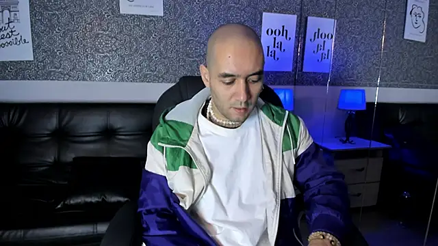 Liam Harper   online show from 09-30-25, 07:08