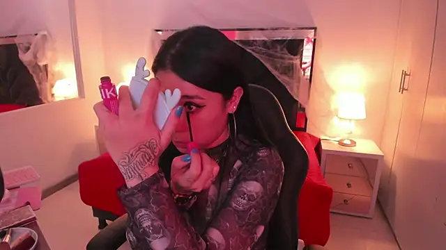 Snapshot of SusanVilla chatting on 10-23-25, 07:34 SusanVilla online show from 10-23-25, 07:34