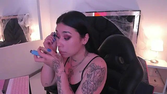 Snapshot of SusanVilla chatting on 10-24-25, 02:46 SusanVilla online show from 10-24-25, 02:46