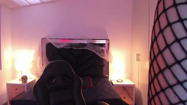 Snapshot of SusanVilla chatting on 10-31-25, 12:06 SusanVilla online show from 10-31-25, 12:06