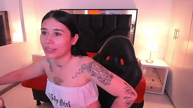 Snapshot of SusanVilla chatting on 11-14-25, 07:34 SusanVilla online show from 11-14-25, 07:34