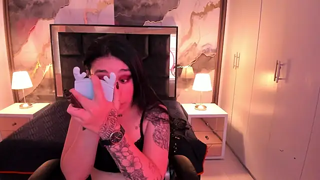 Snapshot of SusanVilla chatting on 11-18-25, 07:40 SusanVilla online show from 11-18-25, 07:40