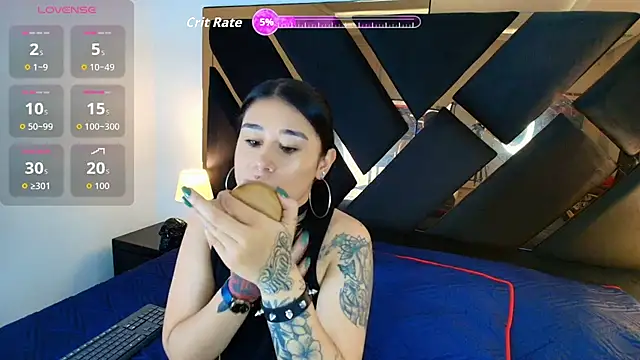 Snapshot of SusanVilla chatting on 11-25-25, 02:39 SusanVilla online show from 11-25-25, 02:39