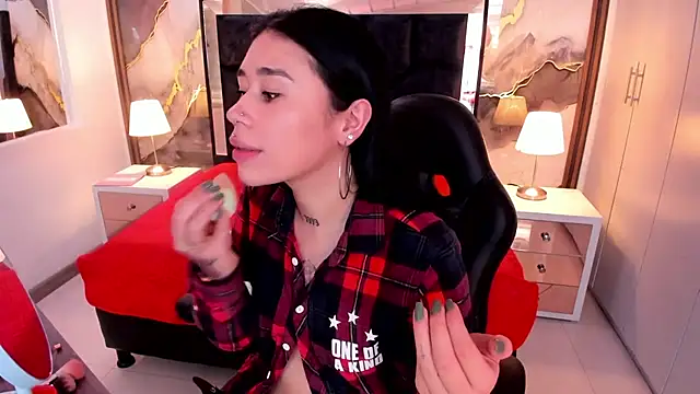 Snapshot of SusanVilla chatting on 11-26-25, 07:37 SusanVilla online show from 11-26-25, 07:37