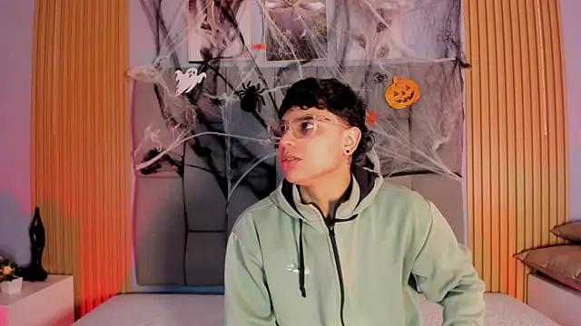 Snapshot of Kandyfrees_ chatting on 10-28-25, 11:25 Kandyfrees online show from 10-28-25, 11:25