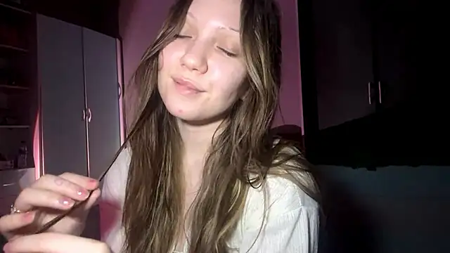 EmiIyKitty online show from 02-01-26, 06:28