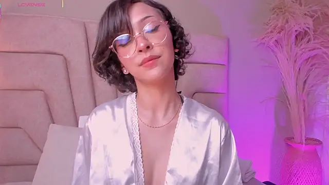 Snapshot of lyalee chatting on 11-05-25, 07:14 lyalee online show from 11-05-25, 07:14