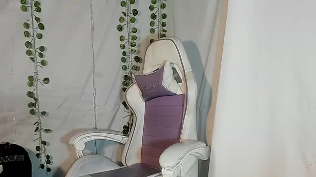 Snapshot of NathaliaRoosRs chatting on 11-08-25, 10:41 NathaliaRoosRs online show from 11-08-25, 10:41