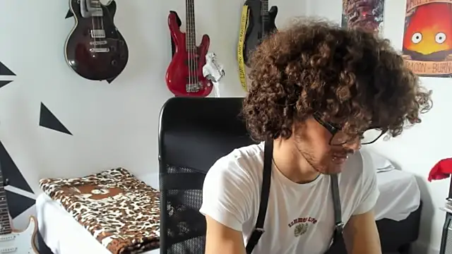 MikaelRizzzo online show from 10-04-25, 03:43