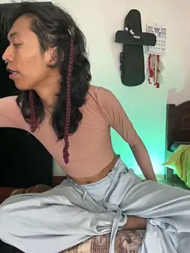 Snapshot of MadamLeRouge chatting on 02-10-26, 01:10 MadamLeRouge online show from 02-10-26, 01:10