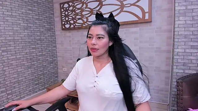 Alisonn Doll online show from 10-14-25, 02:40