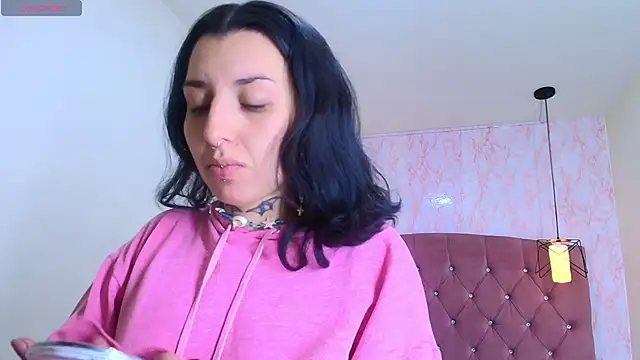 Iris  77 online show from 10-15-25, 06:19