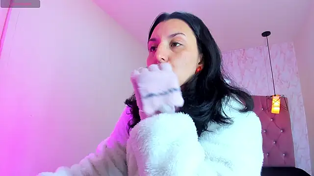 Iris  77 online show from 11-17-25, 11:38