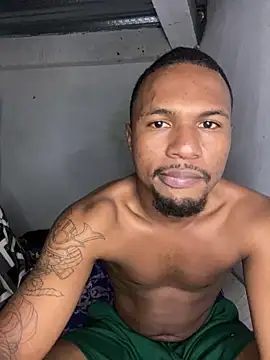 Snapshot of Colombiano-negro chatting on 10-21-25, 02:18 Colombiano-negro online show from 10-21-25, 02:18