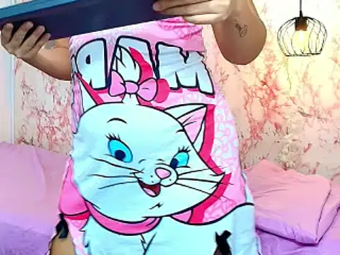Snapshot of Alexxa_Honry chatting on 09-30-25, 03:33 Alexxa Honry online show from 09-30-25, 03:33