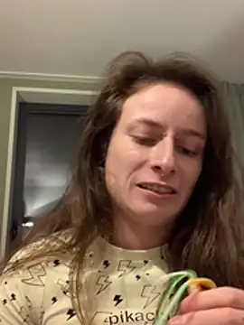 GoldenPussy1329 online show from 01-10-26, 10:47