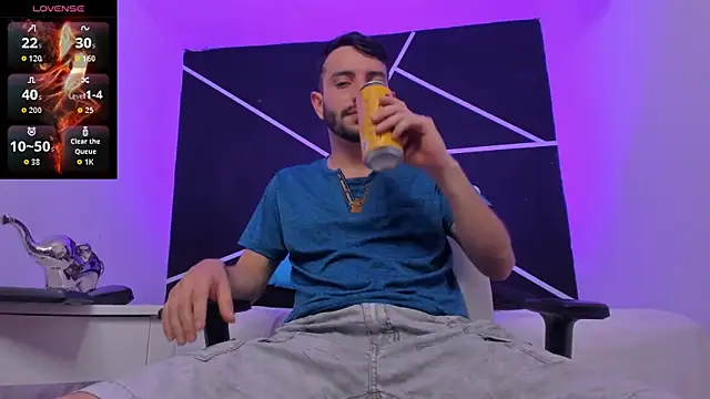 VynnyBlacke  online show from 10-13-25, 08:20