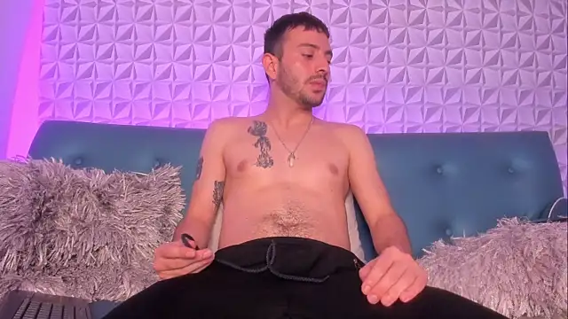 VynnyBlacke  online show from 11-14-25, 08:18