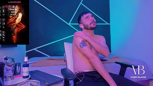 VynnyBlacke  online show from 12-20-25, 09:22