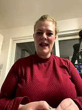Curvyveri93 online show from 10-04-25, 06:39
