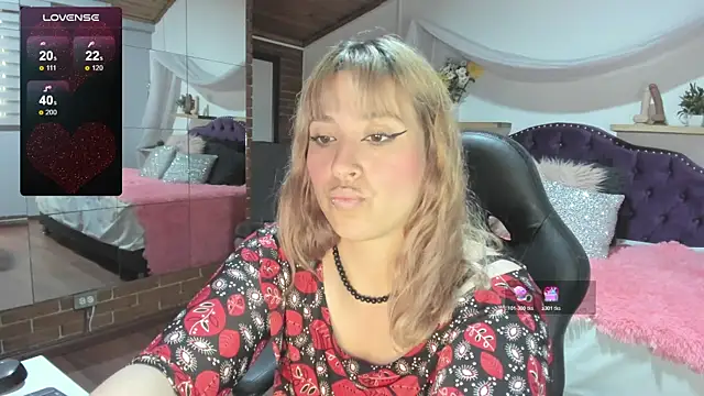 sophialyh 1 online show from 10-31-25, 01:56