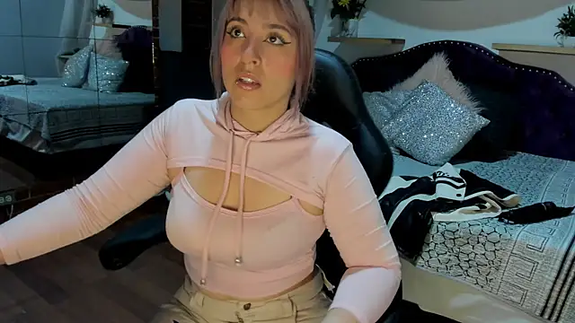 sophialyh 1 online show from 11-05-25, 01:22