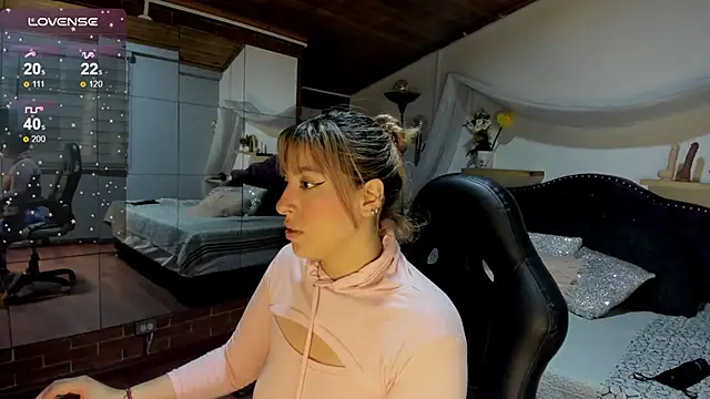 sophialyh 1 online show from 11-26-25, 12:28