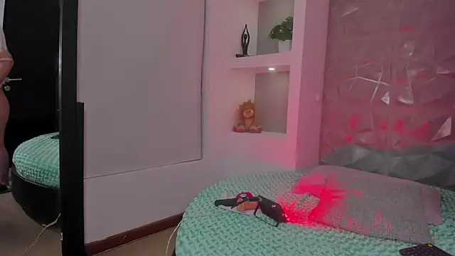 Maya Rivers online show from 10-22-25, 06:24