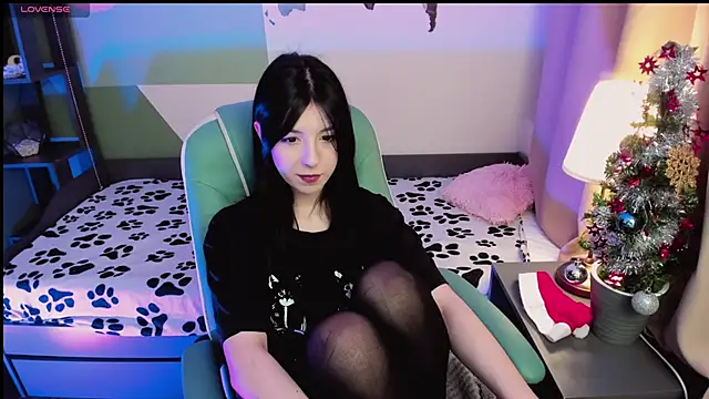 Snapshot of Azaliya_Haze chatting on 12-14-25, 05:24 Azaliya Haze online show from 12-14-25, 05:24