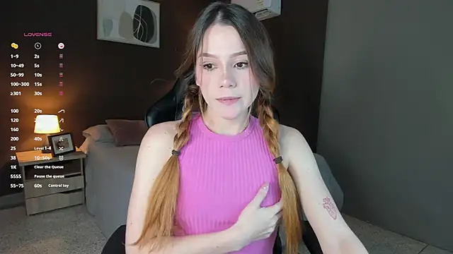 Snapshot of Alexandra-16 chatting on 10-13-25, 10:10 Alexandra-16 online show from 10-13-25, 10:10