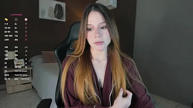 Snapshot of Alexandra-16 chatting on 10-16-25, 10:11 Alexandra-16 online show from 10-16-25, 10:11