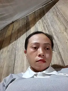 Snapshot of Tuyet_xx chatting on 10-17-25, 12:41 Tuyet xx online show from 10-17-25, 12:41