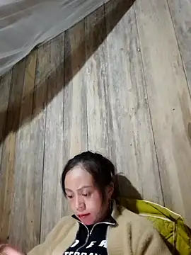 Snapshot of Tuyet_xx chatting on 10-26-25, 01:06 Tuyet xx online show from 10-26-25, 01:06