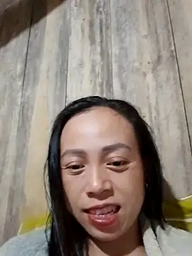 Snapshot of Tuyet_xx chatting on 10-30-25, 02:29 Tuyet xx online show from 10-30-25, 02:29