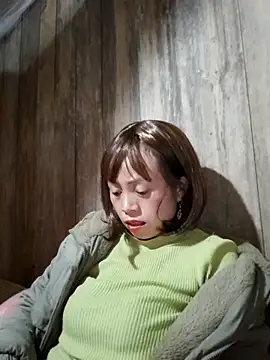 Snapshot of Tuyet_xx chatting on 11-20-25, 03:18 Tuyet xx online show from 11-20-25, 03:18