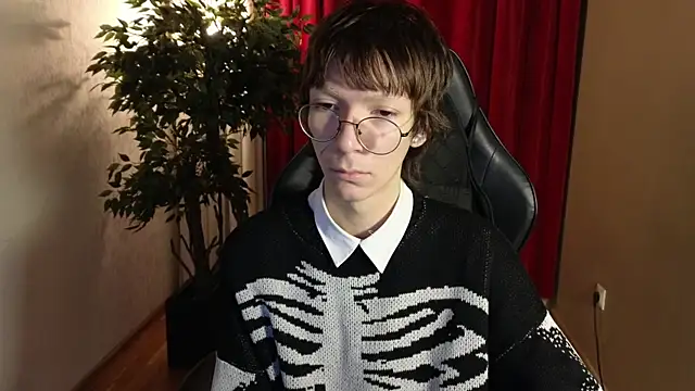 TommieHi online show from 11-16-25, 05:24