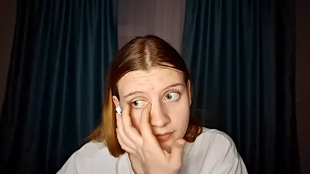 LynteriLain online show from 10-31-25, 08:43