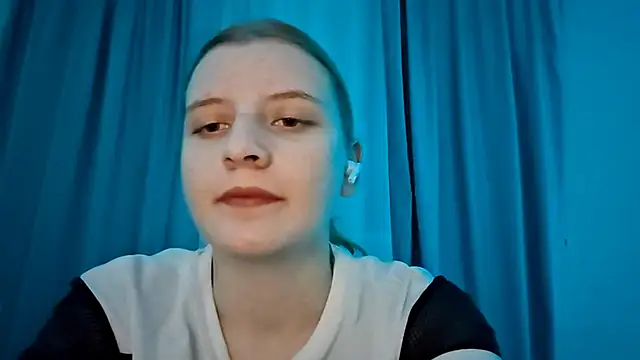 LynteriLain online show from 11-19-25, 08:09