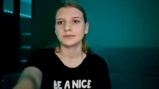 LynteriLain online show from 11-23-25, 03:17