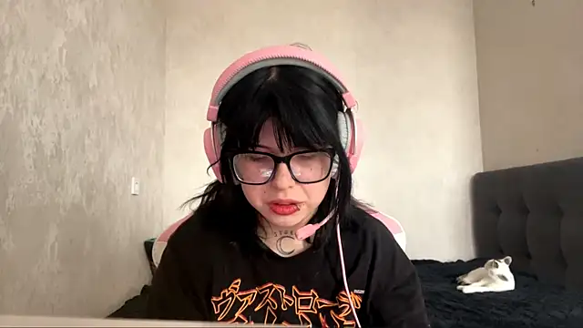 Snapshot of KittensDictionary chatting on 10-01-25, 08:20 KittensDictionary online show from 10-01-25, 08:20