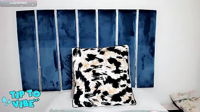 Snapshot of INDIANROMANCE chatting on 02-18-25, 10:03 INDIANROMANCE online show from 02-18-25, 10:03