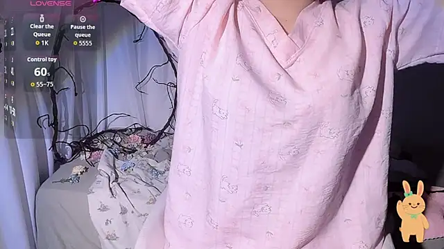 Beebeo00 online show from 10-05-25, 04:33