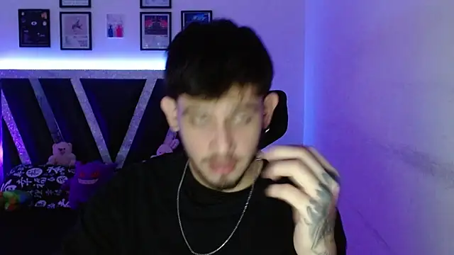 Snapshot of Sebasxxl12 chatting on 10-17-25, 01:14 Sebasxxl12 online show from 10-17-25, 01:14