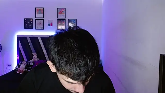 Snapshot of Sebasxxl12 chatting on 10-18-25, 01:34 Sebasxxl12 online show from 10-18-25, 01:34